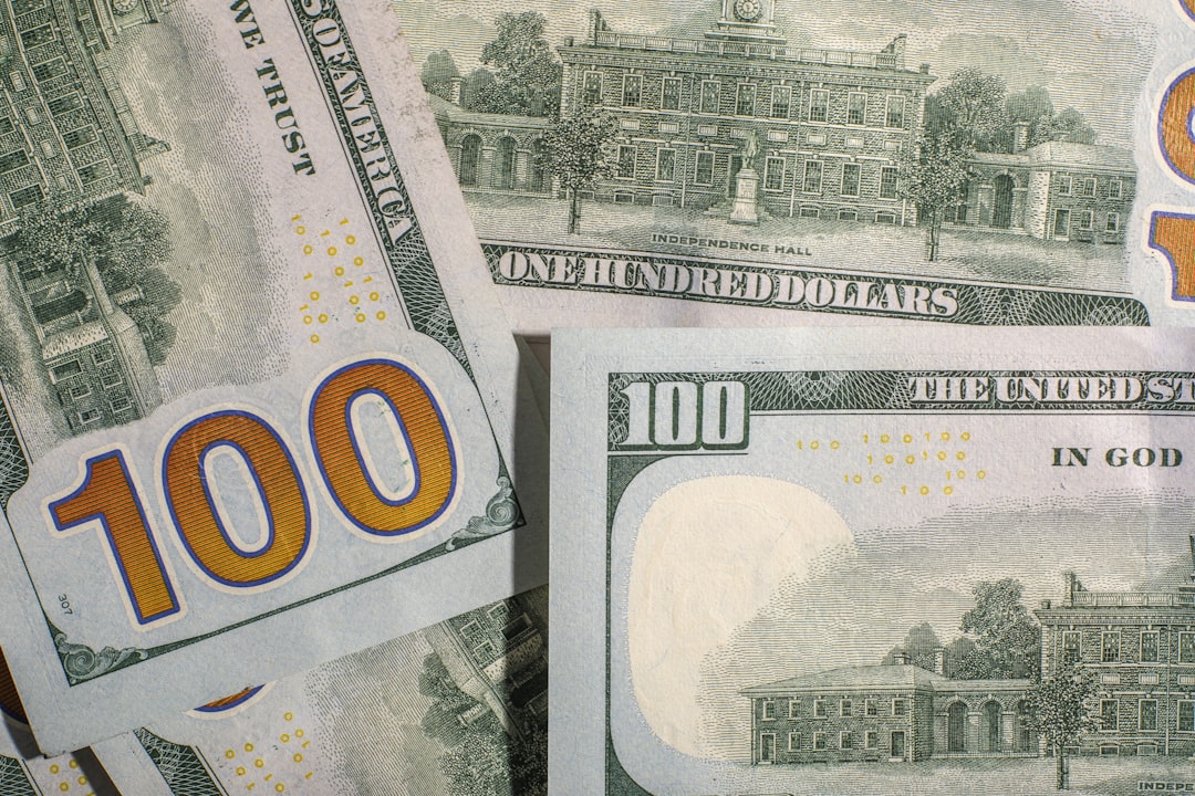 close-up-of-united-states-one-hundred-dollar-bills-dazcpb5l4yw